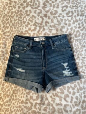 Hollister Distressed Curvy High-Rise 3” Denim Shorts, size 11